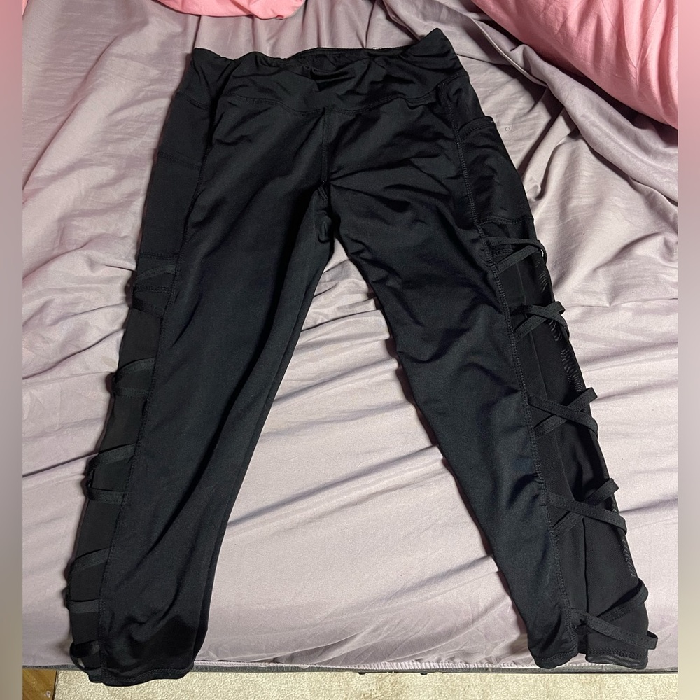 Black high waisted leggings stretchy size medium worn a few times too big on me